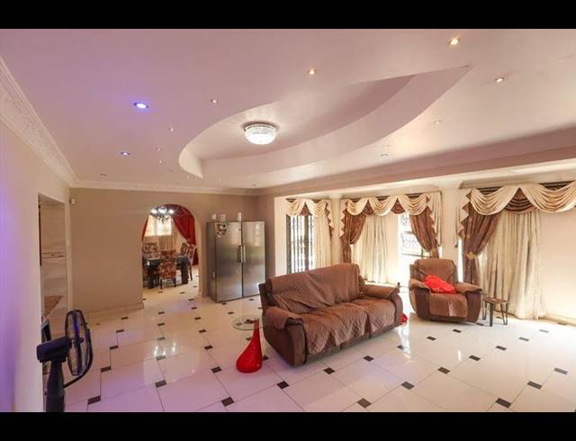 6 BEDROOM HOUSE FOR SALE IN ATHLONE PARK